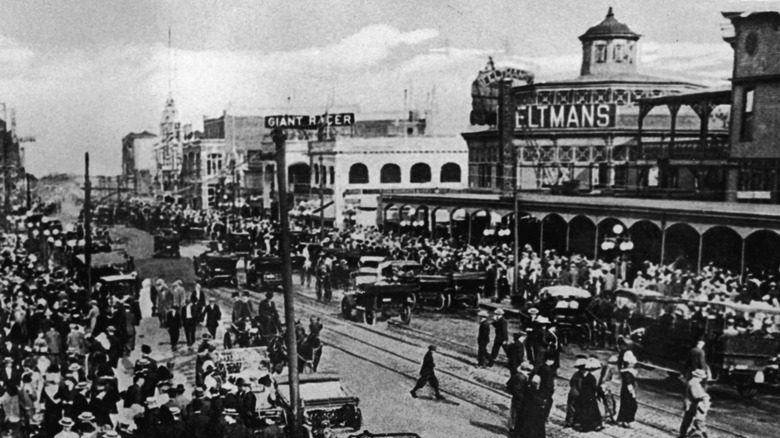 An old photo of Coney Island with Feltman's hot dog stand
