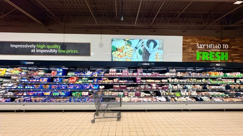shopping cart in front of the Aldi deli section