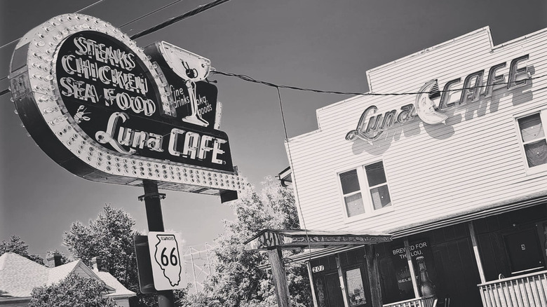 Luna Café (Mitchell, Illinois)