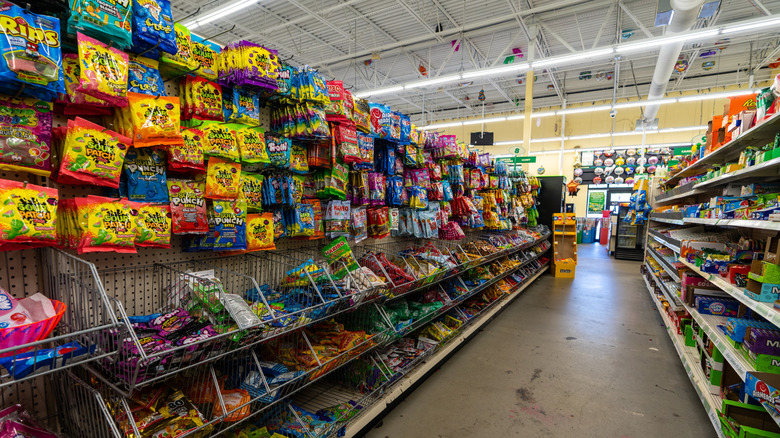 An aisle at Dollar Tree