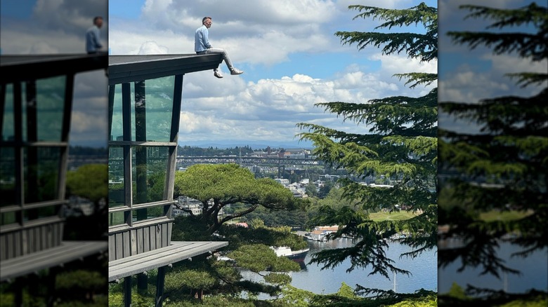 Canlis restaurant with views over Seattle, Washington