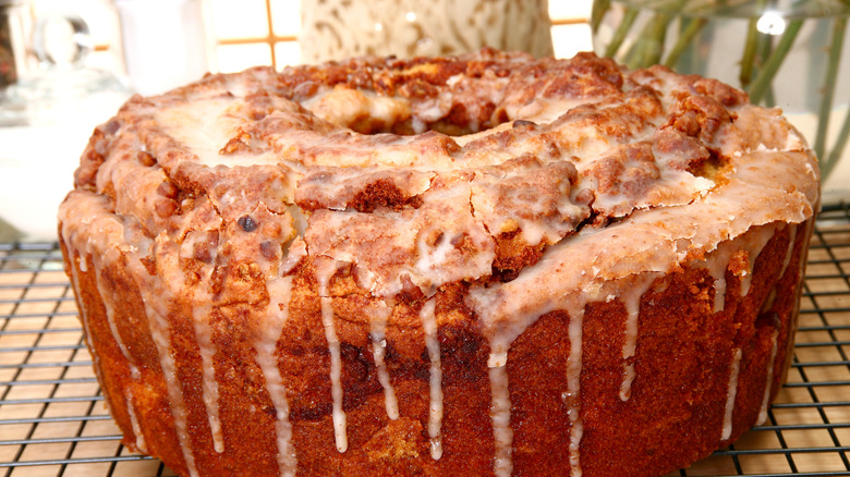 Sock-it-to-me cake with a glaze