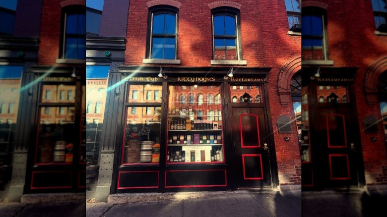 The front of Kittty Hoynes Irish Pub and Restaurant