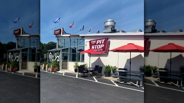 The side of The Pit Stop Restaurant