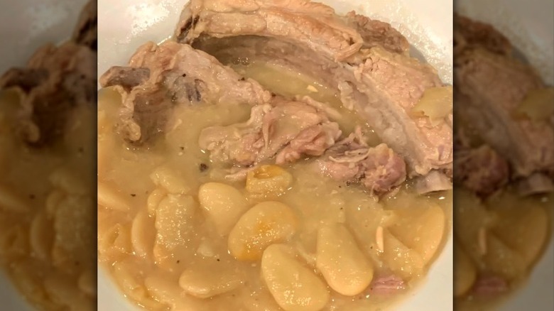 A bowl of stewed white beans and pork ribs