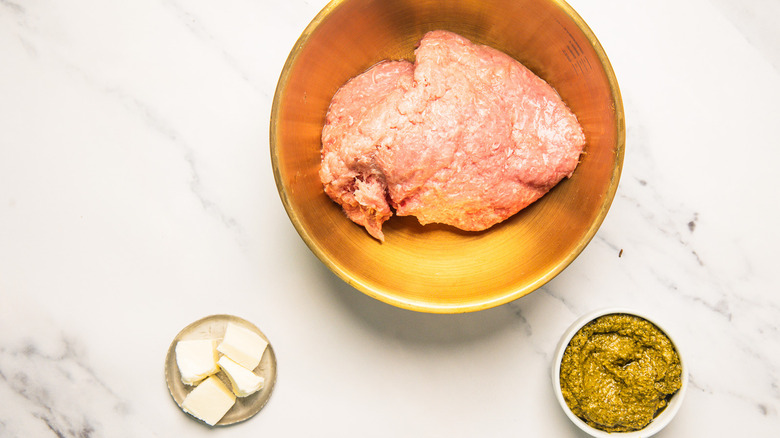 Ingredients for these 3-Ingredient pesto turkey burgers