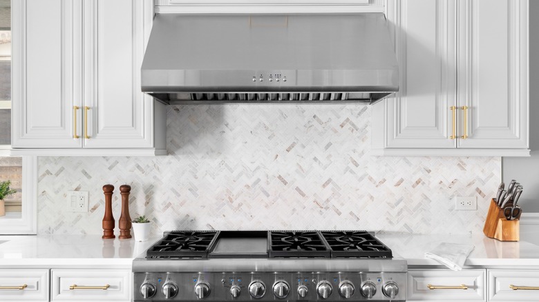 Range hood and stove in kitchen
