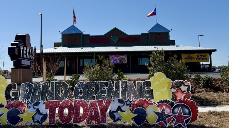 Texas Roadhouse restaurant in Mount Dora, Florida