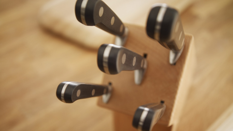 A knife block holding five knives.