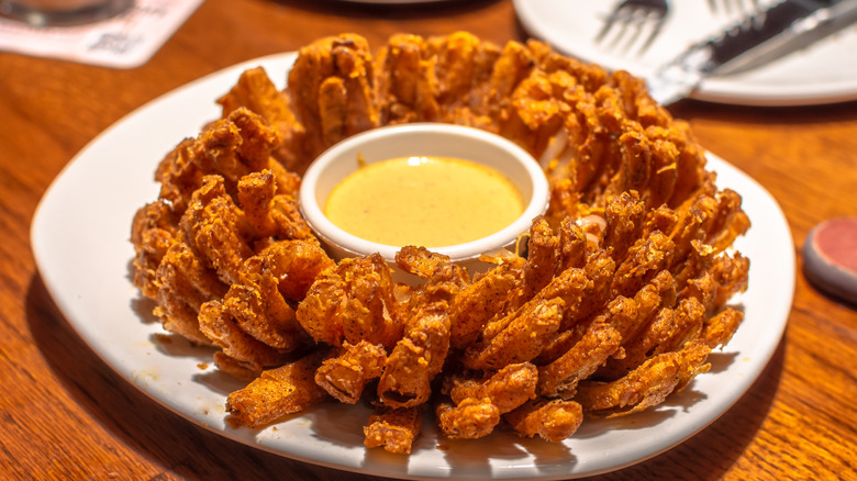 Blooming onion