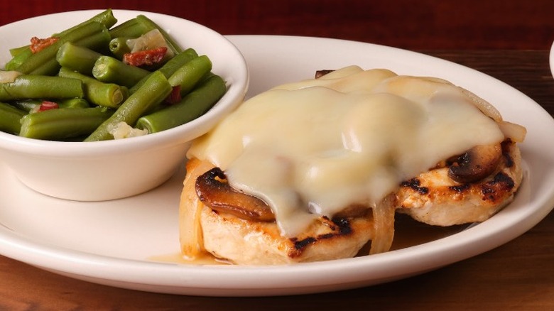 Texas Roadhouse smothered chicken with green beans
