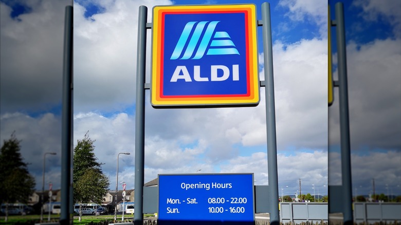 Aldi outdoor signage with opening hours