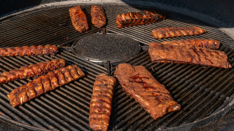 dry-rubbed ribs on a grill