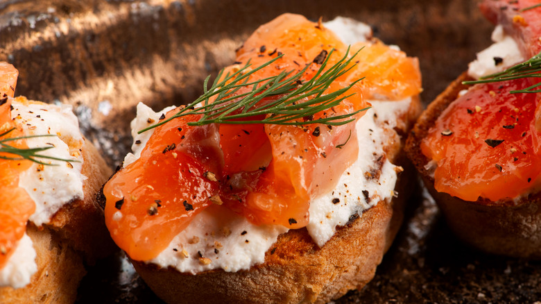 gravlax on brown bread