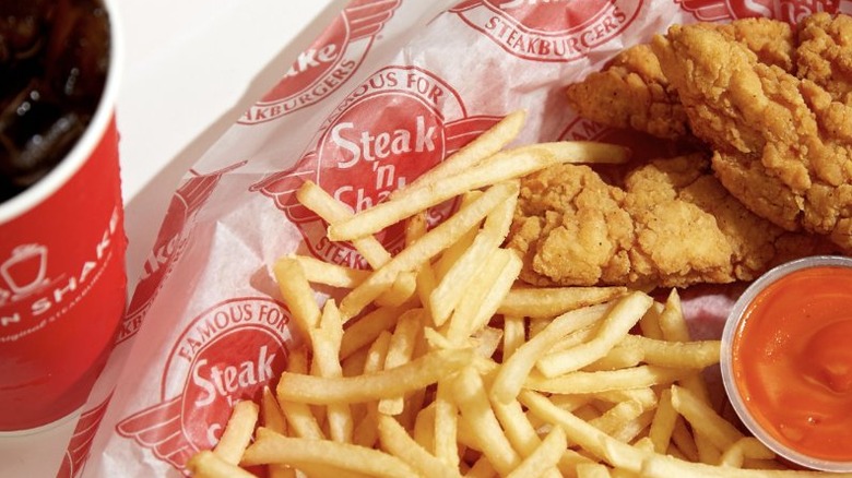Fries with chicken