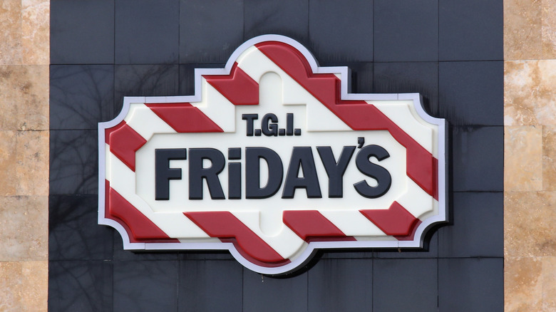 TGI Friday's outdoor sign