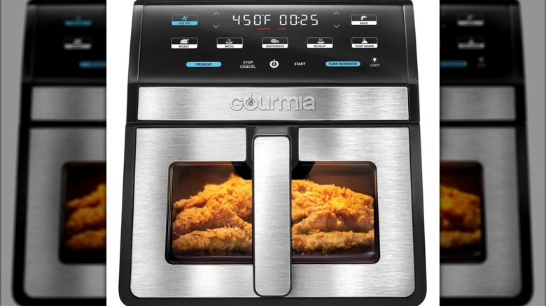 Gourmia Air Fryer with fried chicken inside