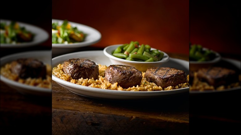 Steak medallions on rice with green beans
