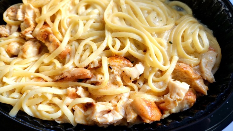 Serving of Cajun Chicken Linguini Alfredo at Red Lobster