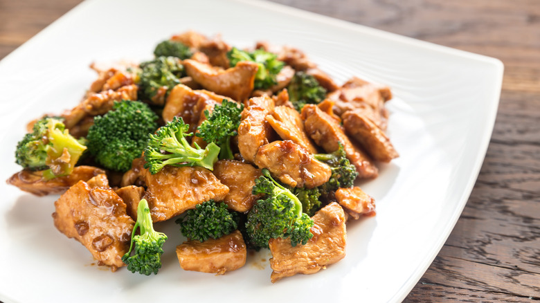 White plate of chicken and broccoli