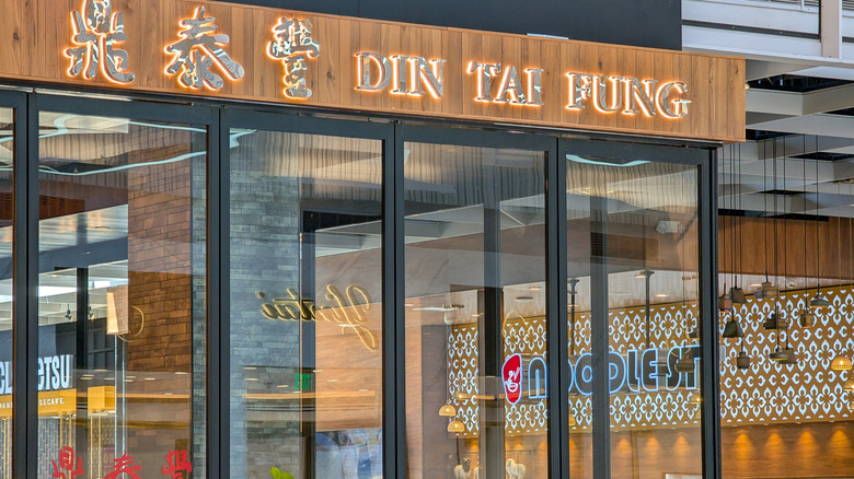 Exterior of Din Tai Fung restaurant in the daytime