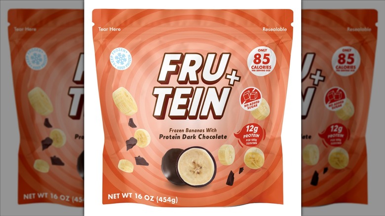 Fru+Tein / Smart Harvest Protein Dark Chocolate Bananas on a white background.