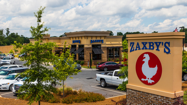Zaxby's sign outside of Zaxby's restaurant