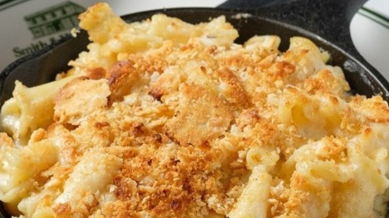 Smith and Wollensky mac and cheese in a skillet