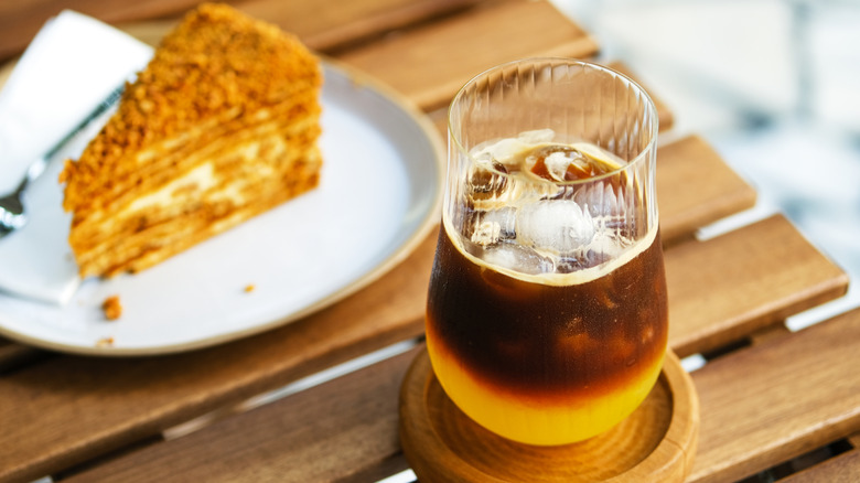 Coffee lemonade with pastry