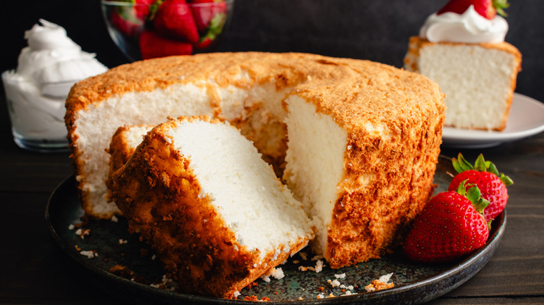 Angel food cake with strawberry and whipped cream