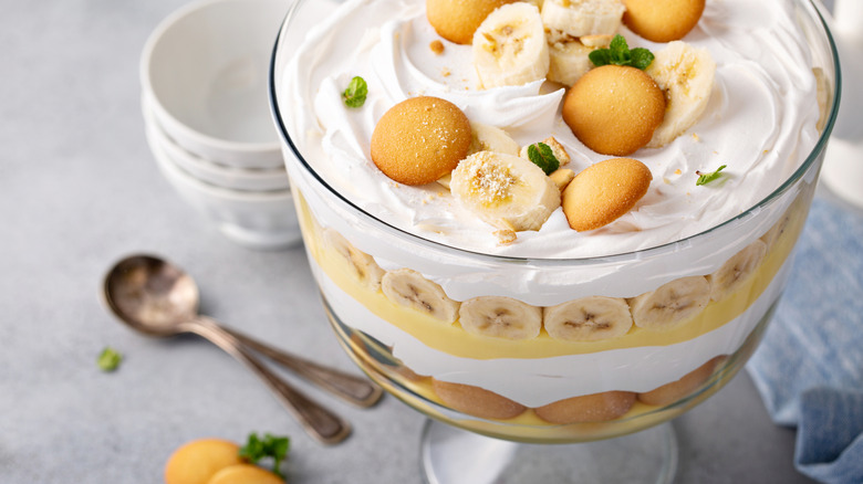 Banana pudding in a trifle dish