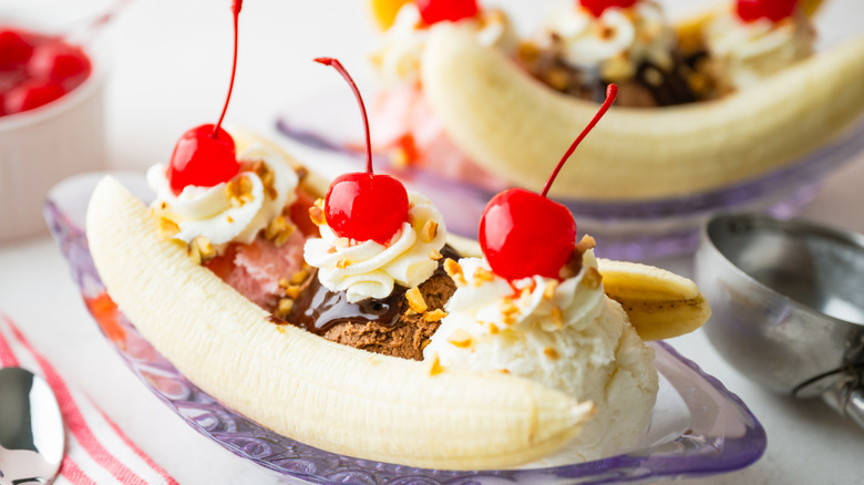 Classic banana split