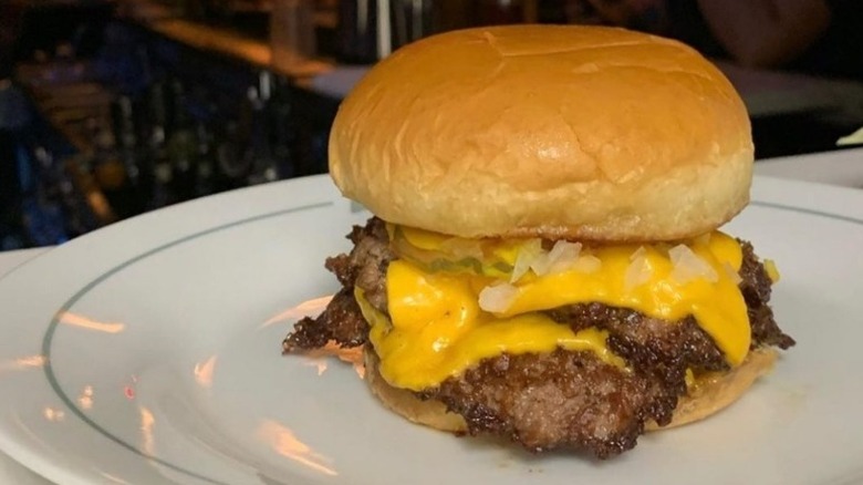 Bar Arbolada double cheeseburger on a white plate