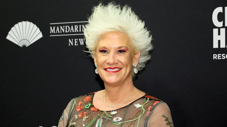 Anne Burrell on step and repeat