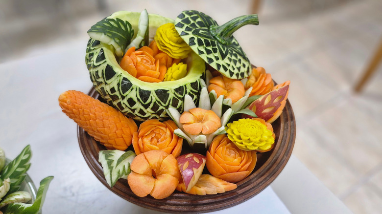Thai fruit and vegetable carving