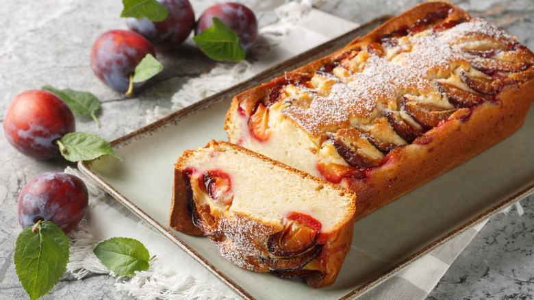 yogurt cake with plums
