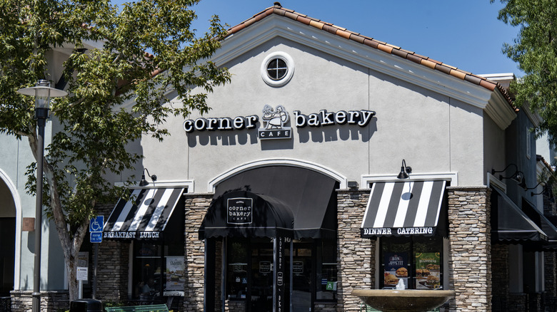 corner bakery cafe storefront