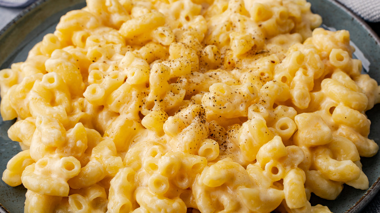 Mac and cheese with black pepper on a plate.