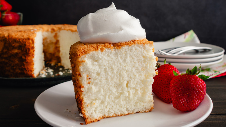angel food cake with strawberries and whipped cream