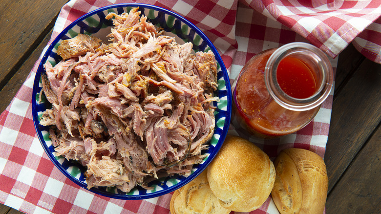 pulled pork with bbq sauce