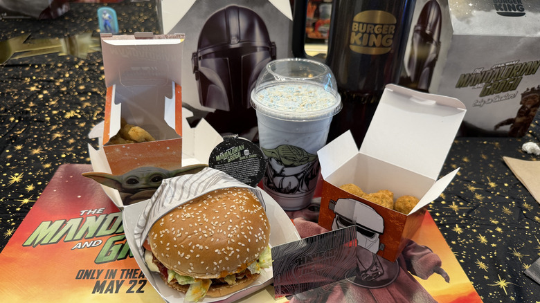 star wars Mandalorian and Grogu burge, shake and nuggets