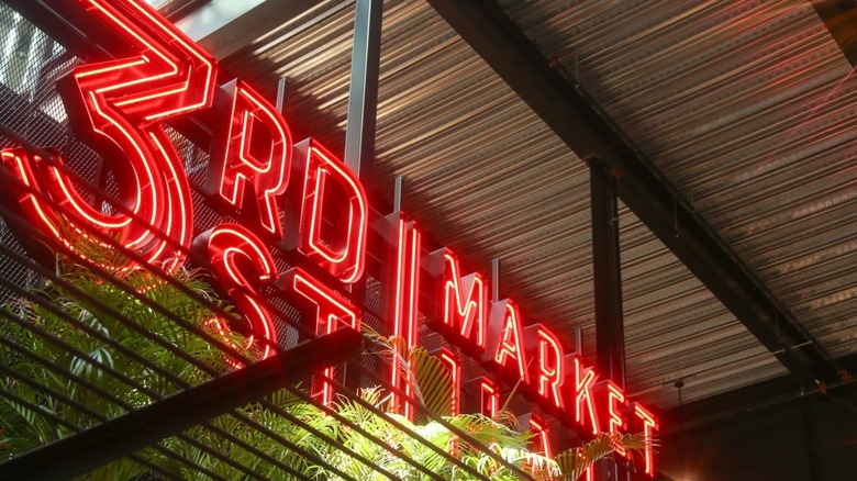 3rd Street Market Hall neon signage