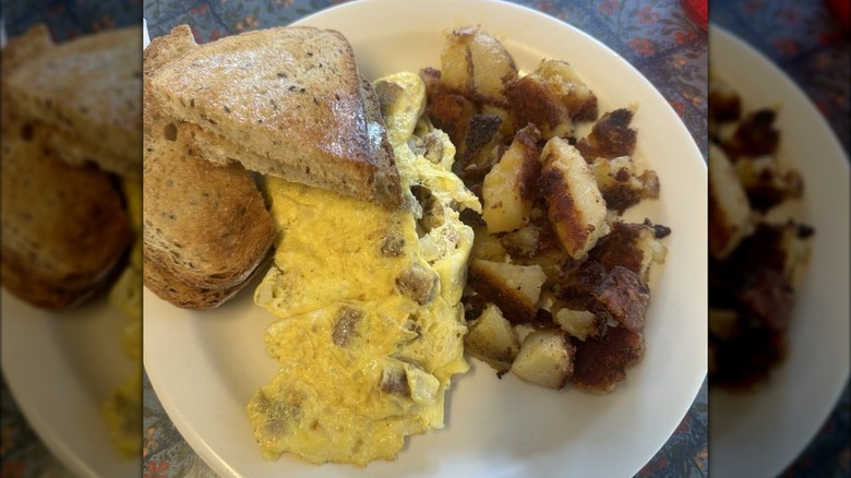 Italian omelette with toast and breakfast potatoes at Sandy Hook Diner