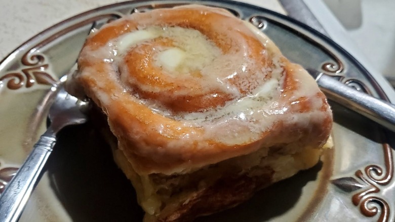 Close up of Cinnamon Roll from Pop's Diner on plate
