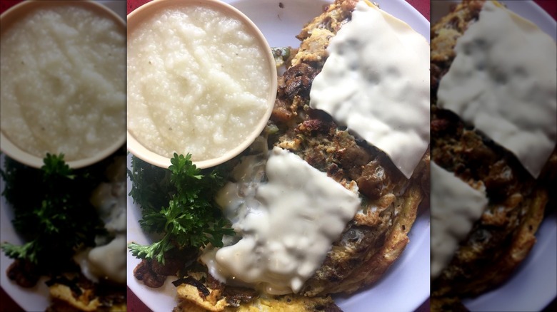 Joe's Omelet with a side bowl of grits at Joe's Cafe