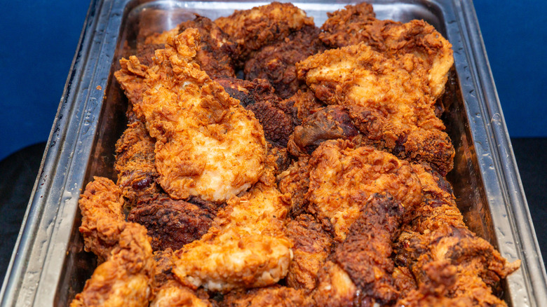 Fried chicken in a buffet tray