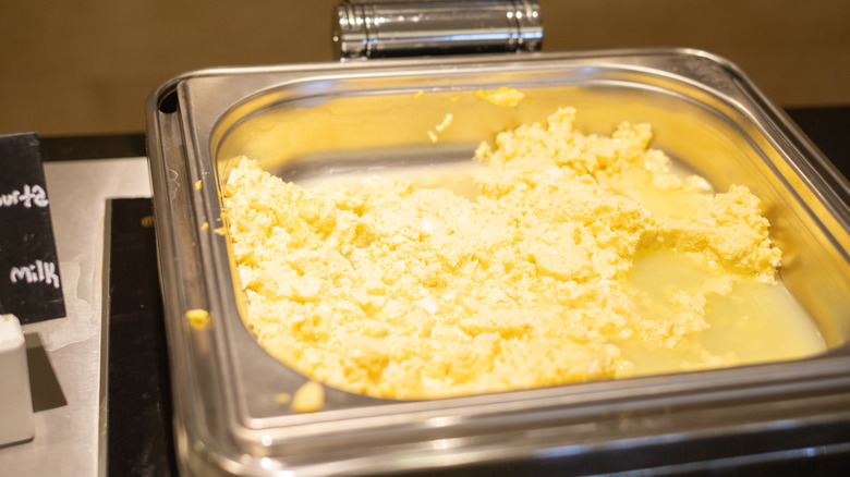 Watery scrambled eggs in a buffet tray