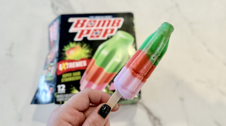 Extremes Super Sour Strawberry Bomb Pop