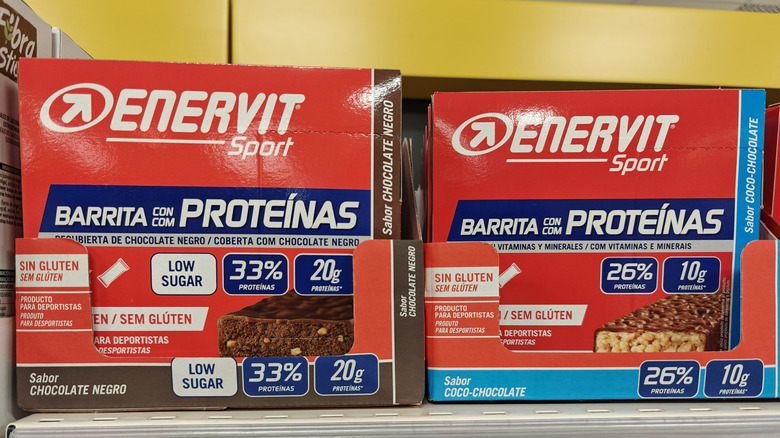Protein bars on Mercadona supermarket shelf.