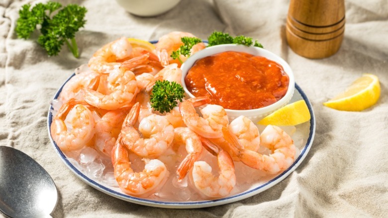 A platter of shrimp cocktail.